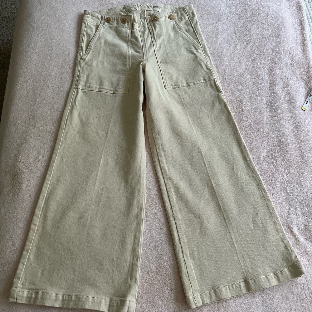 Pilcro “The Kit” Off-White cropped, wide-leg, pants. In perfect condition.
